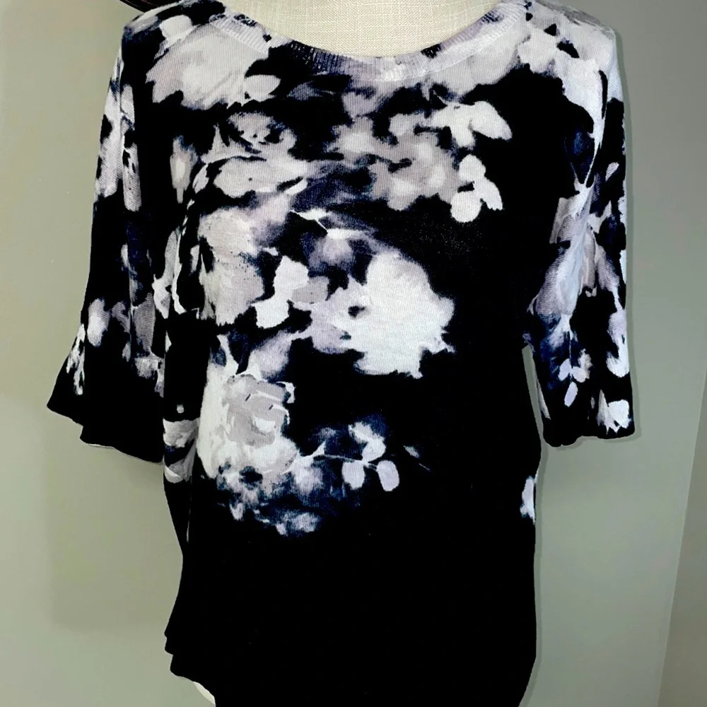 Vera Wang medium short sleeve sweater. Black and white, good used condition. - Picture 1 of 7